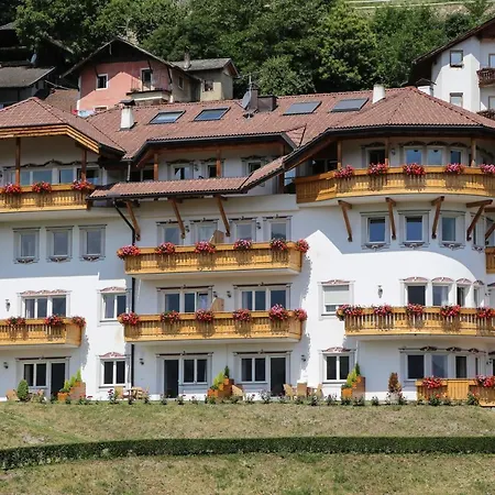 & Egger Hotel