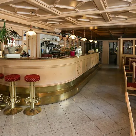 Hotel & Egger Villandro